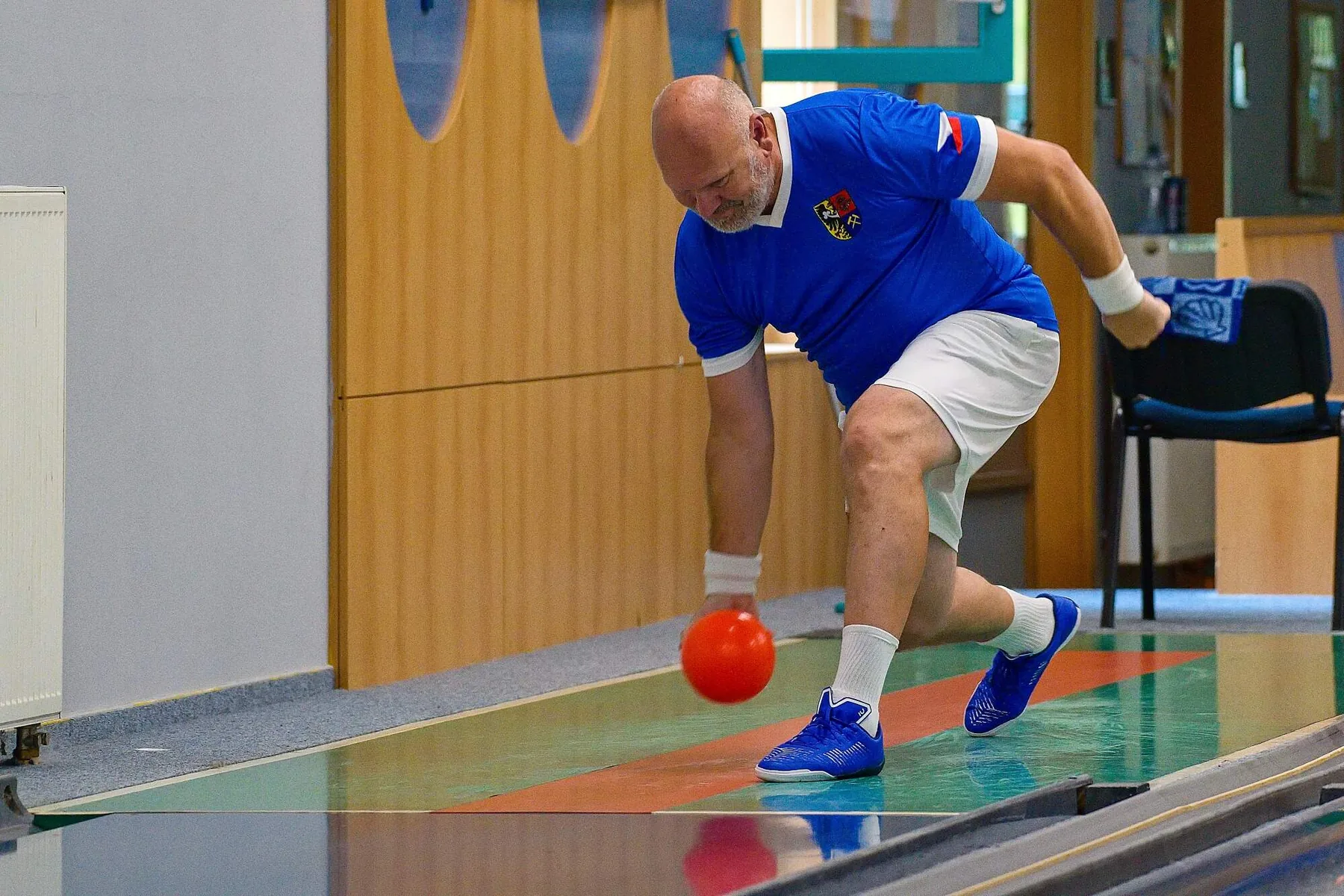 Hráč během hodu na Porubském kolku 2026